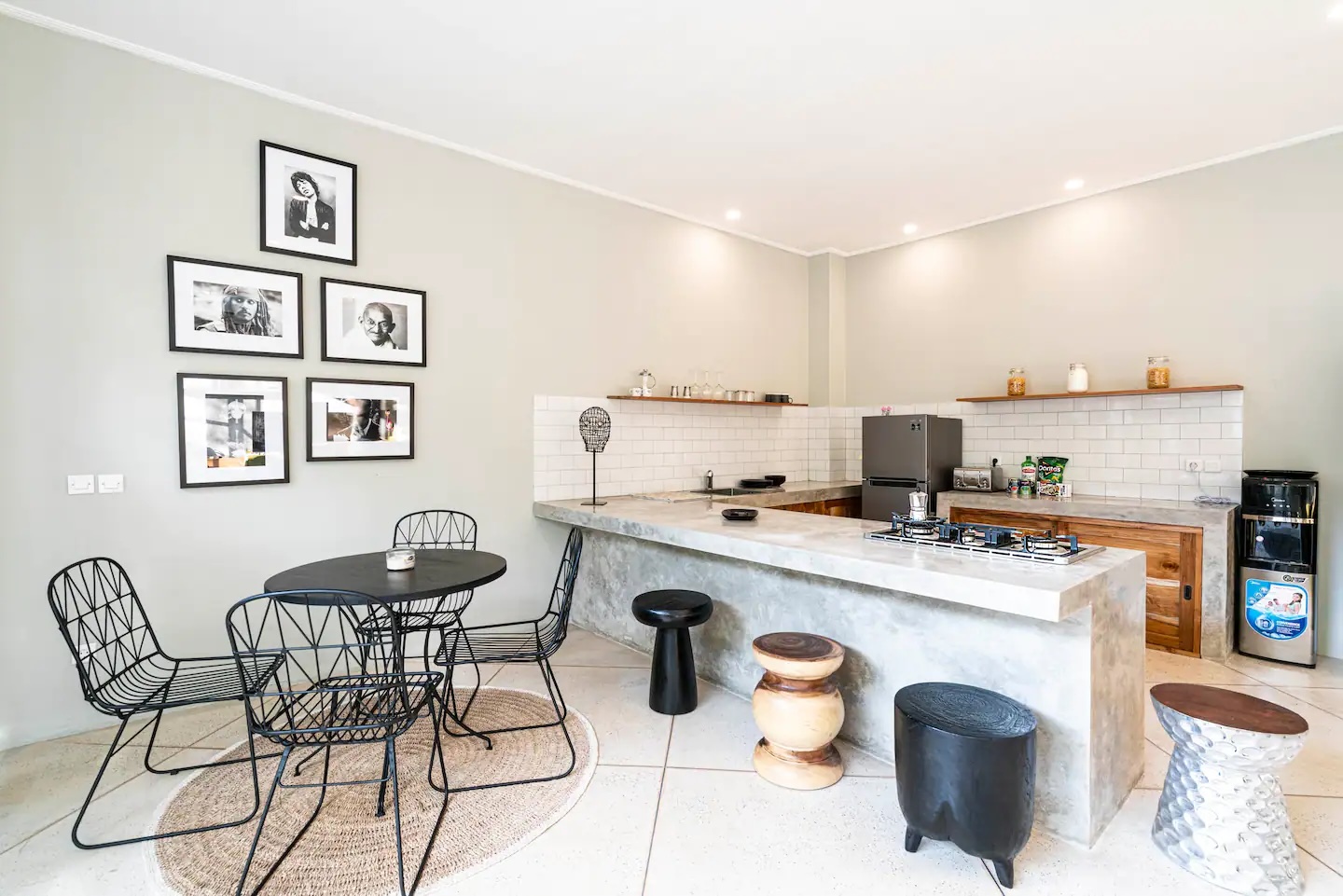 Live & dine in luxury